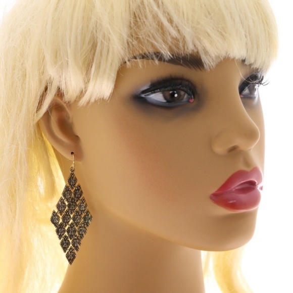 Express gold diamond shaped dangles! Great piece - Picture 2 of 6